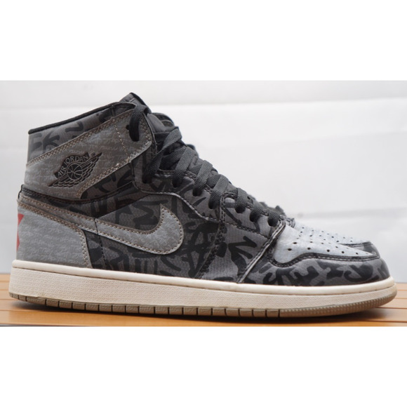 Men’s Size 11 Nike Air Jordan 1 Retro High OG Rebellionaire NICE!! 555088-036 - Picture 1 of 9